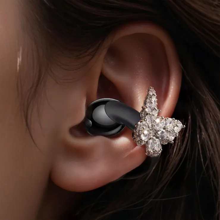 ▲即日起至2月28日購買C50i並完成產品登錄，即可獲得時尚水晶耳飾乙組。