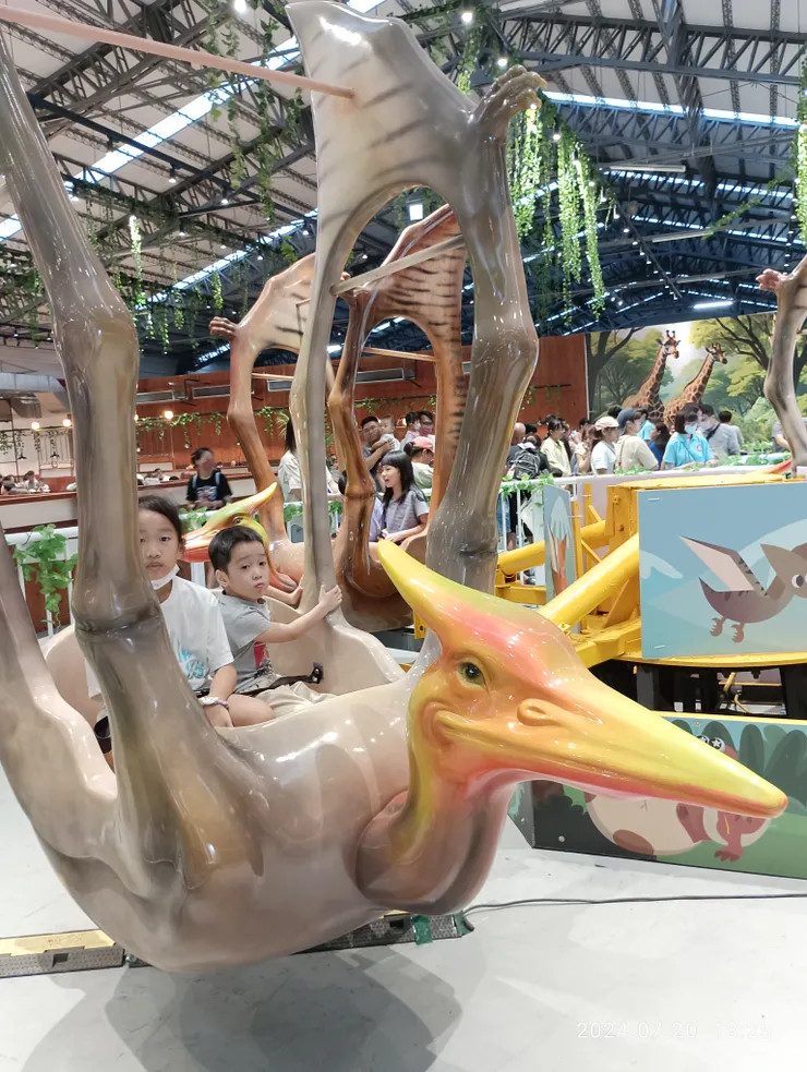 屏東縣民公園辦“夏日狂歡祭”，自拍攝