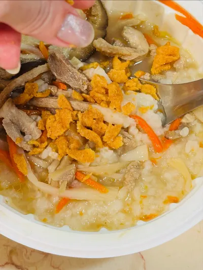 香菇瘦肉粥 vs. 可樂果：這碗粥真的有魔力！✨