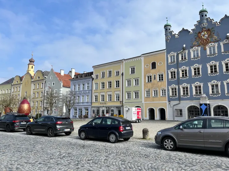 主要街道上兩旁的房子