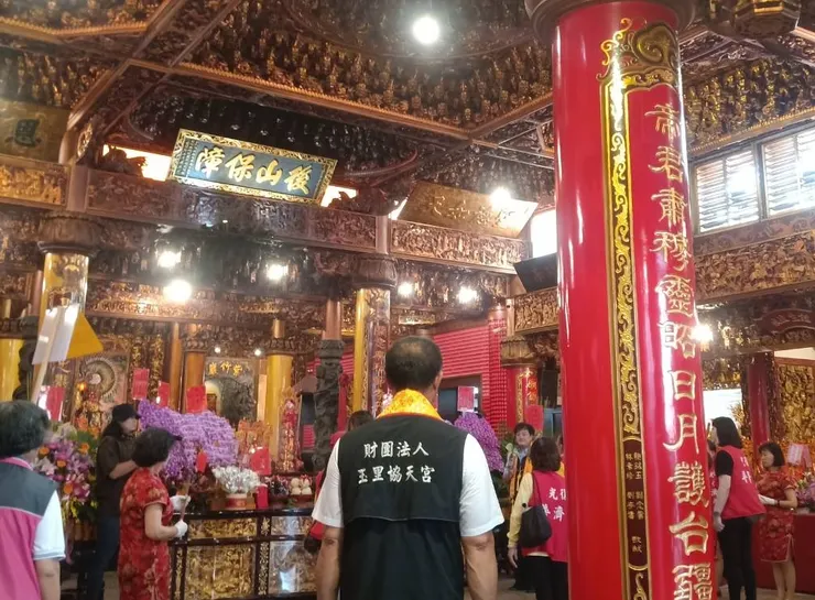 玉里協天宮的150年宮慶友廟參拜行程。我只能站在邊邊角角拜拜。