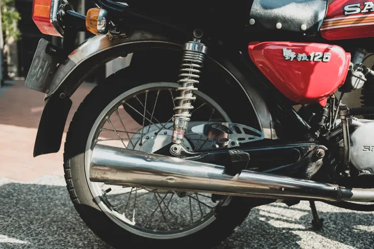 G與H排氣管後段皆為不鏽鋼甜筒管