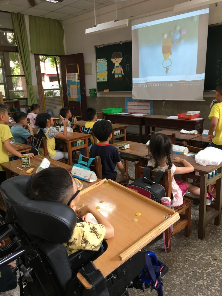 體驗營一班大約30位學生上下。