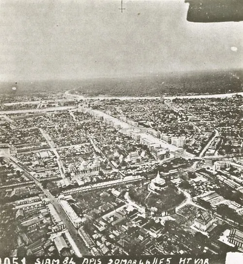 於佛曆 2489 年（西元 1946 年）3 月 20 日，由彼得．威廉斯．漢特（Peter Williams Hunt）從飛機上拍攝的照片