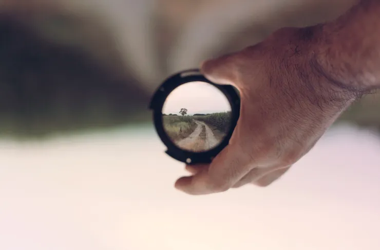 假如真的要給同路人一個溫馨提示，我只能說一句老掉牙的話：「將專注返回自身」，自然會看到前面的路。