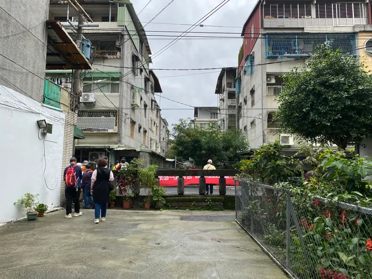 三民路75巷16弄底的橋樑