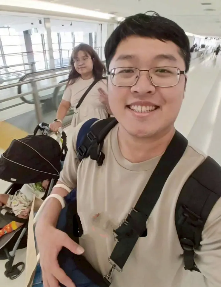 右手肘勾的大袋名產，真的5Kg跑不掉🤣