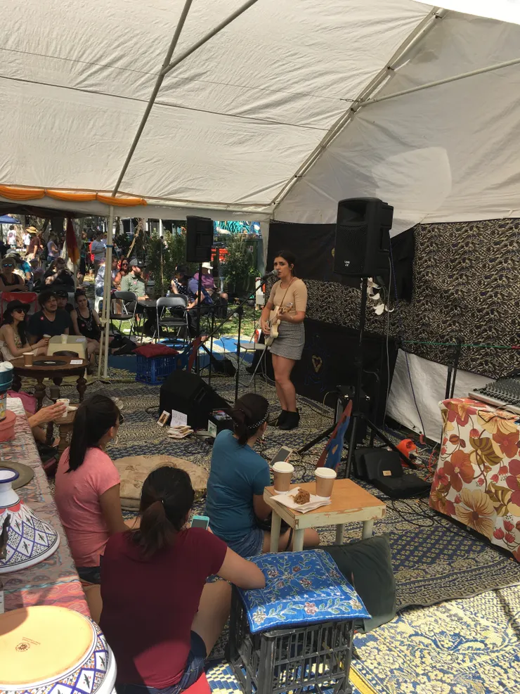 這不是主流舞台的喧囂，而是一場只屬於小眾的共鳴——屬於「知道自己在聽什麼」的那群人