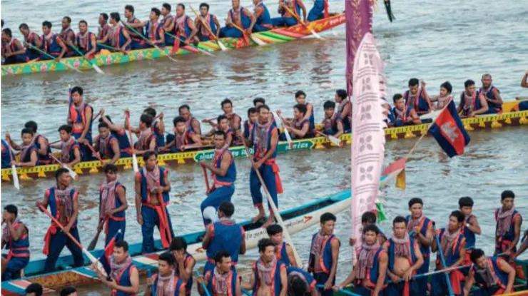 柬埔寨送水節划艇比賽 圖／iStock網站