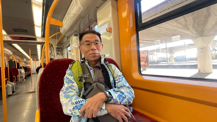 寬軌火車車廂寬敞明亮