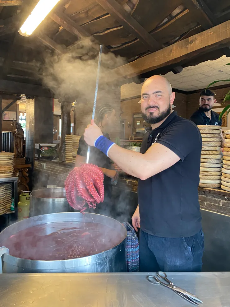 途經章魚小鎮Melide，一早就熱情的跟朝聖者打招呼。