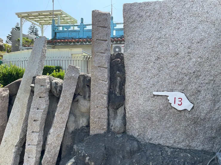 沿著12往裡面走到底會看到13