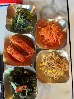 這樣說來,何不試著把每個念頭都當作是一次練習,練習轉念的機會,通通試著往好的方向去轉換。有人可能會質疑說,這種練習方式會不會過於樂觀,而沒有察覺到危機呢?