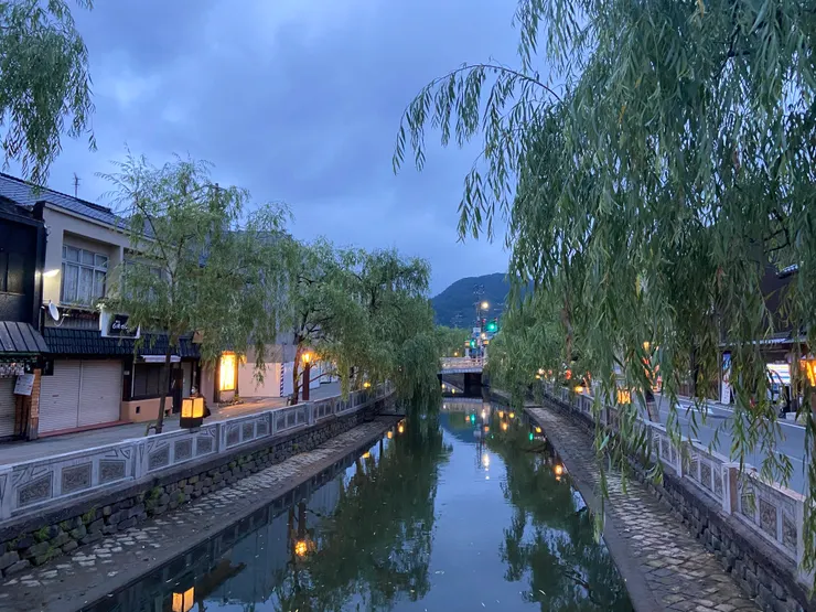 華燈初上的城崎溫泉街