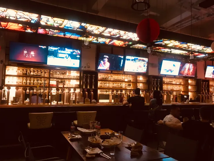 吧台坐位有電視可以看