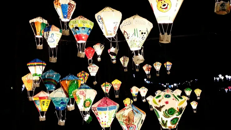 每一個熱氣球燈籠都獨一無二