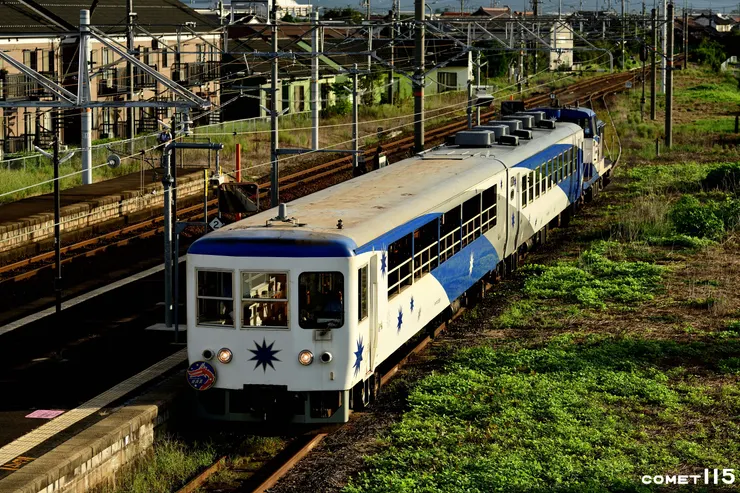機車在後方推進的運轉方式,不禁令人聯想到阿里山的火車