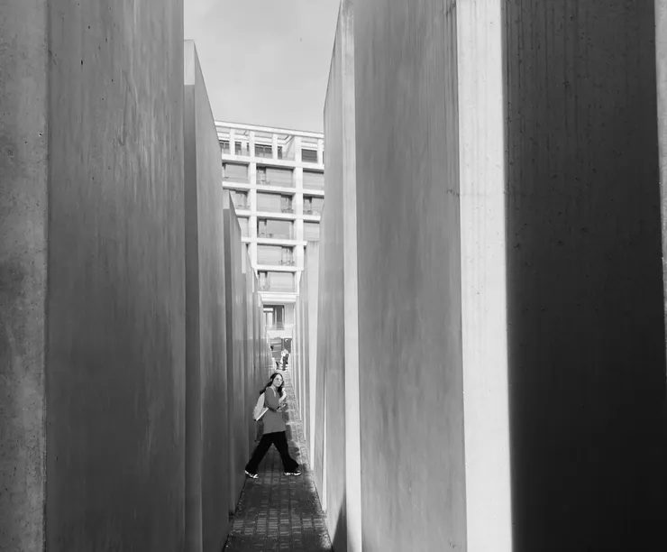 2023年6月於歐洲被害猶太人紀念碑（Denkmal für die ermordeten Juden Europas）。/拍攝：蝦那