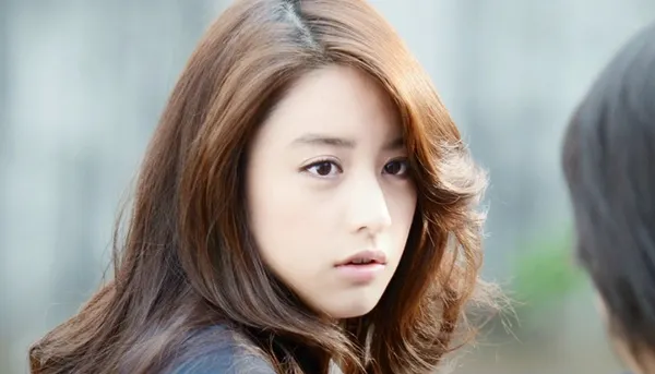 飯田梨紗／山本美月 飾演