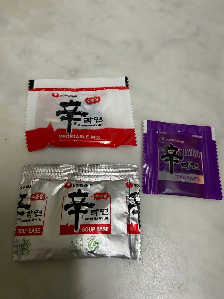 冬陰功醬，味粉和蔬菜🥬乾