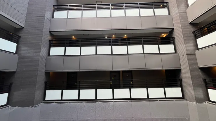 飯店總共有14樓高，而這間APA是很特別的長方形。