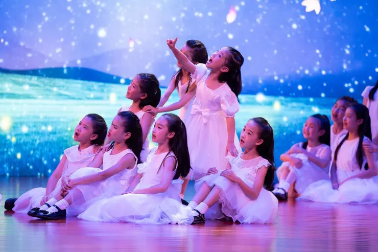 廣州市少年宮學員演唱粵語童謠《月光光》