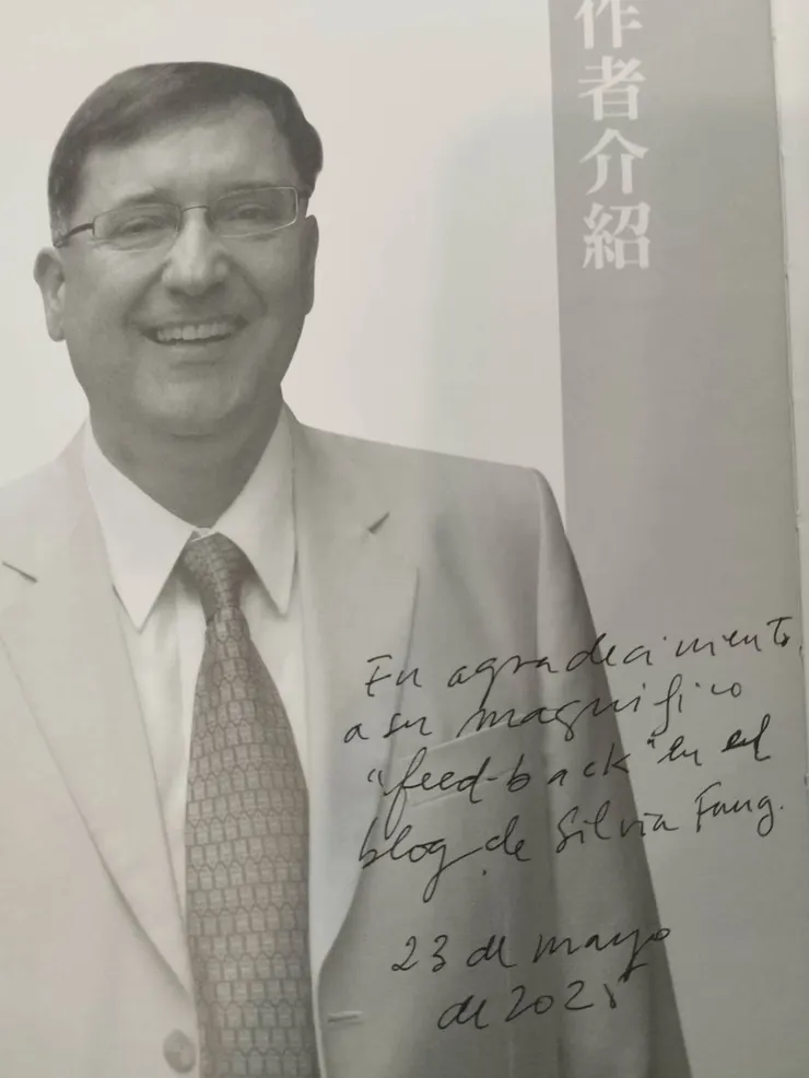 老師說他讀了我的文章，非常喜歡，決定把最後一本（已不再版）送給我🥹