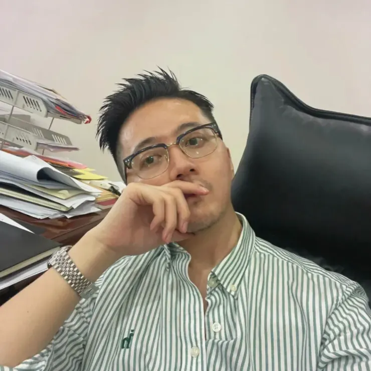 這張是晨陽說月底忙碌時憔悴的自拍照，但是當我知道他是詐騙集團後，我都懷疑名字照片是不是都是假的呢？！