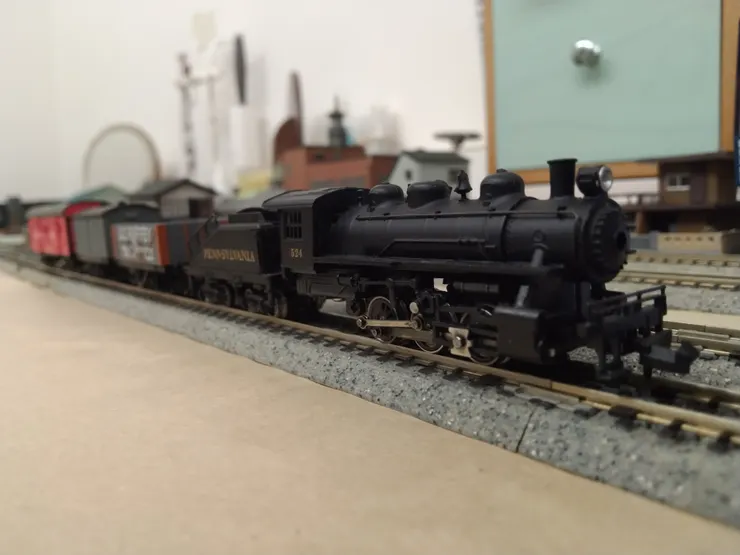 百萬城的火車頭是開始接觸鐵道模型第一個買的動力車頭，行走已不是很順暢，只好拿來擺拍