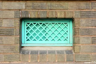 外壁下方的通風口