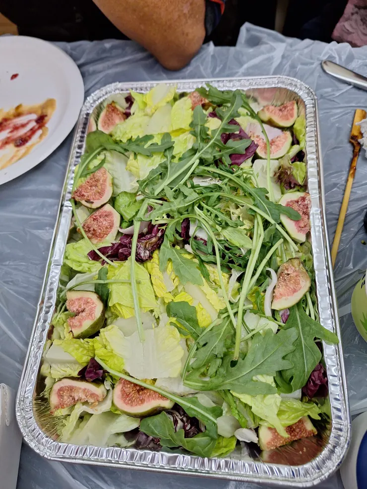 下面的無花果火箭菜沙律