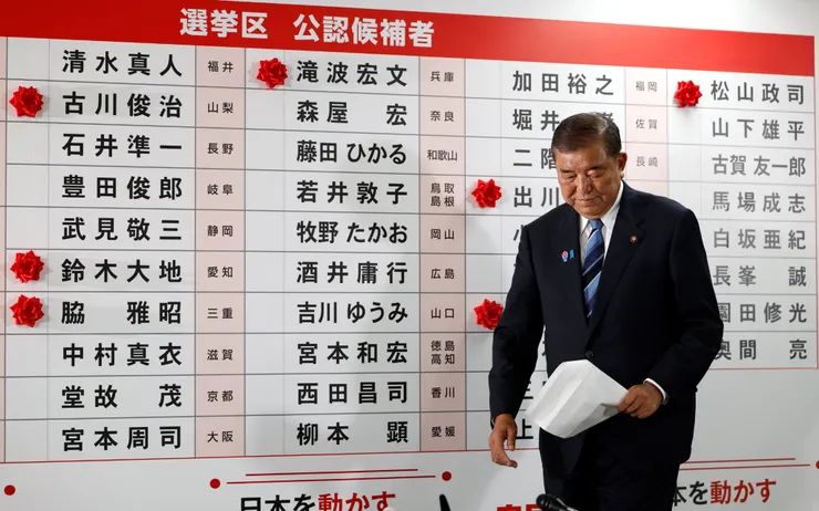 日本首相石破茂20號在自民黨選舉總部(圖片來源:路透社)