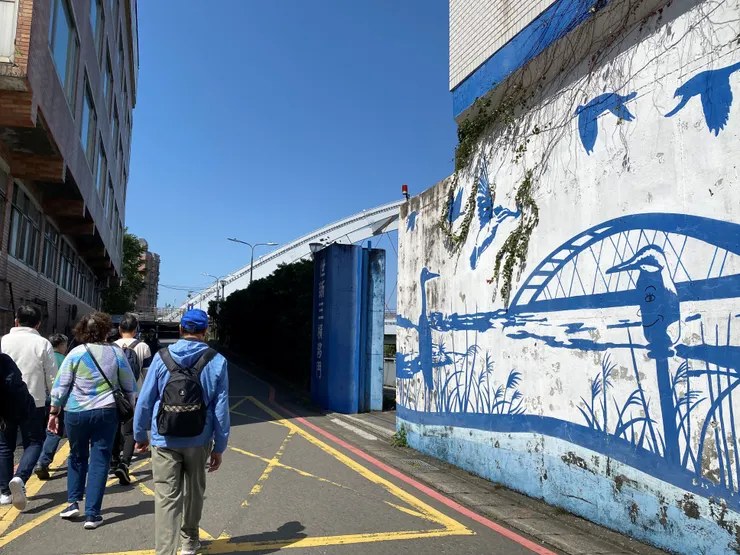 通過世新三橫移門