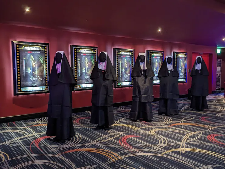 美麗華現場的佈置，一開始以為是假人，結果會動，嚇了一跳XD