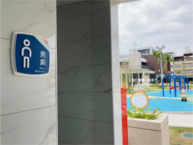 停車場上來這一側的如廁開放中。