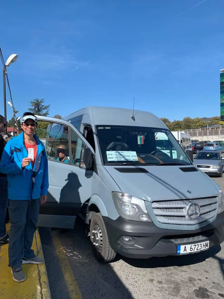 小巴士位置很小