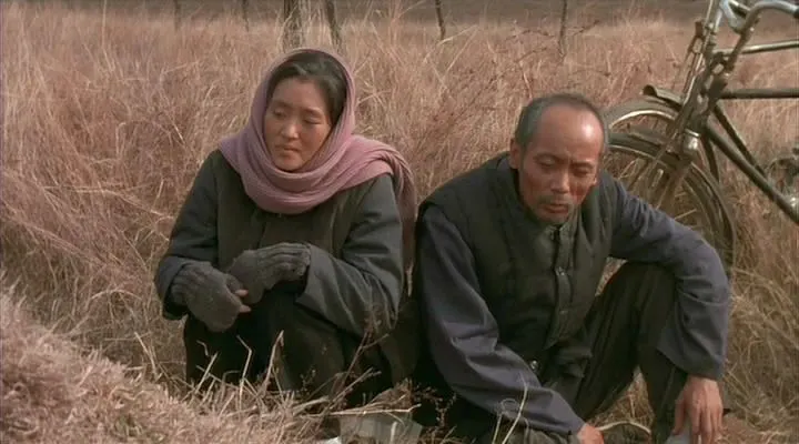 由余华作品改编的同名电影《活着》（1994）剧照。