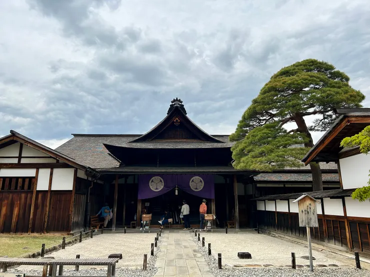 鎮屋外觀(進去前要先脫鞋)