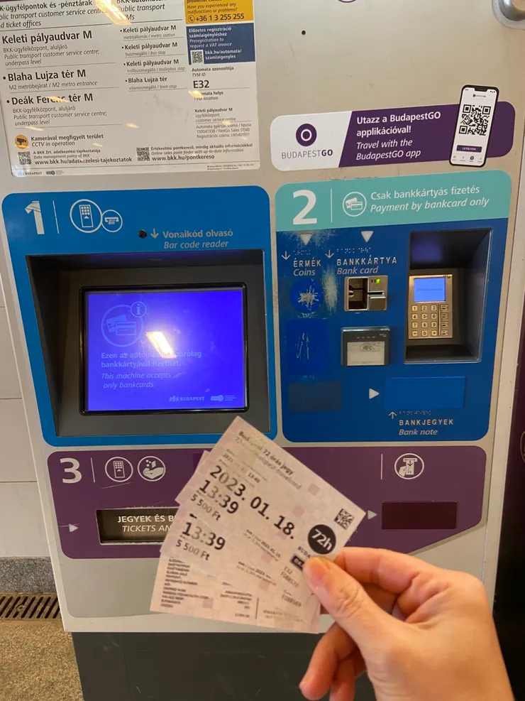 布達佩斯的72Hrs車票，這張在購買的時候就打印使用時間了，後面是購票機