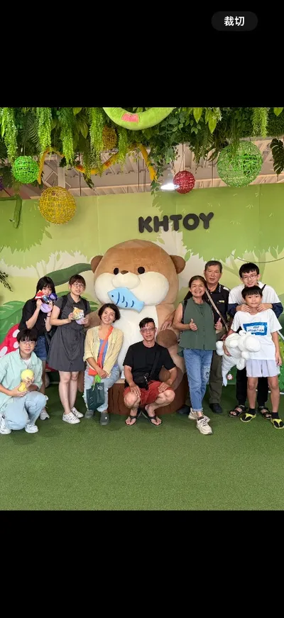 AI生成公仔…多了人??