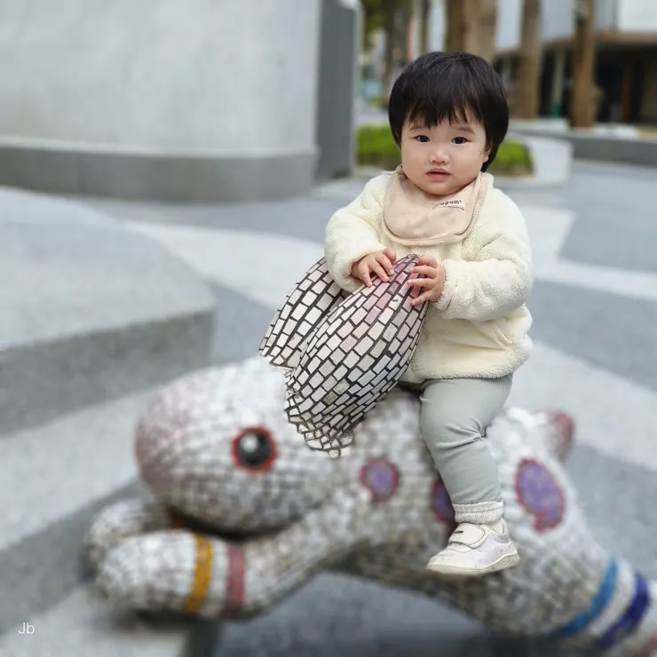 【星期六帶萬萬去行天宮親子圖書館上完體能課，在捷運中山站附近玩一會兒。】