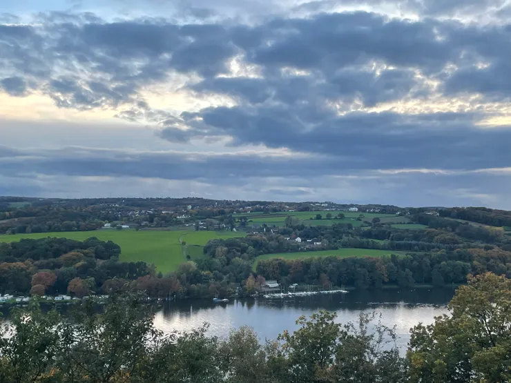 這是在Essen（埃森，德國）。                                                                                                                      host 那時候一知道我喜歡自然景點，馬上打開 google map 跟我說：那我相信你會喜歡這裡。