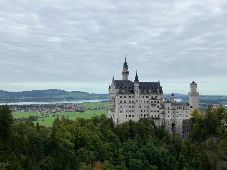 瑪麗安橋上拍的新天鵝堡全貌