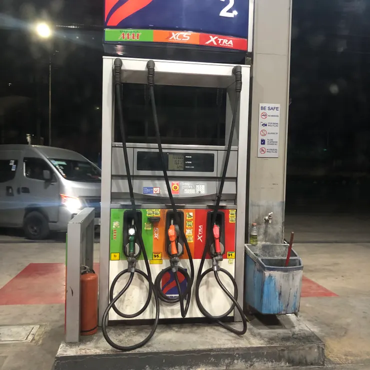 半夜去加油站加油