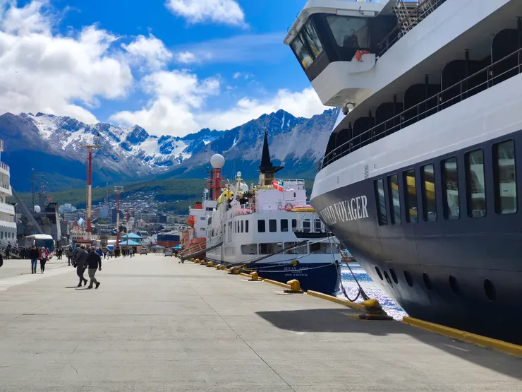 烏蘇懷亞港口。烏蘇懷亞是很多南極探險船的母港。