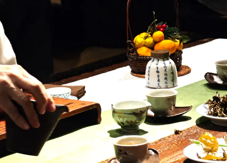 靜的時候,蓋子、碗身、托盤合在一起,安安稳稳的,就像事情在累積階段