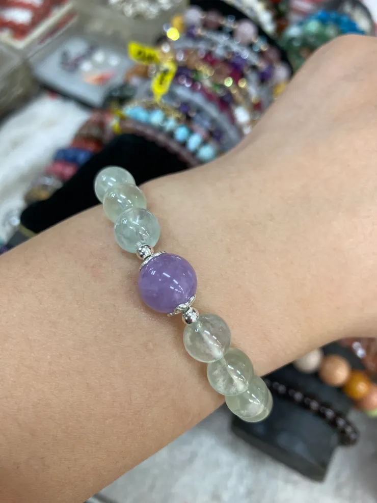 自己也入手一條水晶手環！葡萄石跟薰衣草紫水晶！