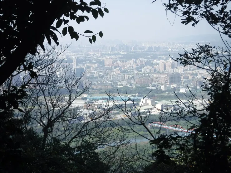 走山遠眺市區