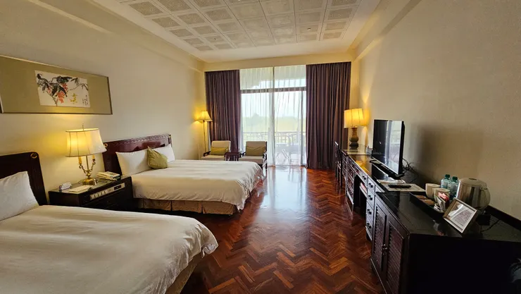 高雄圓山大飯店的房間超大!兩張大床超級讚!