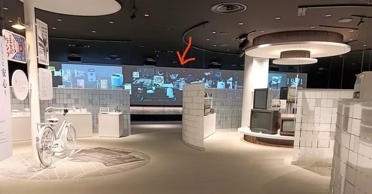 在製物之道(ものづくり)中，有一面呈現歷年產品的牆，十分壯觀。 